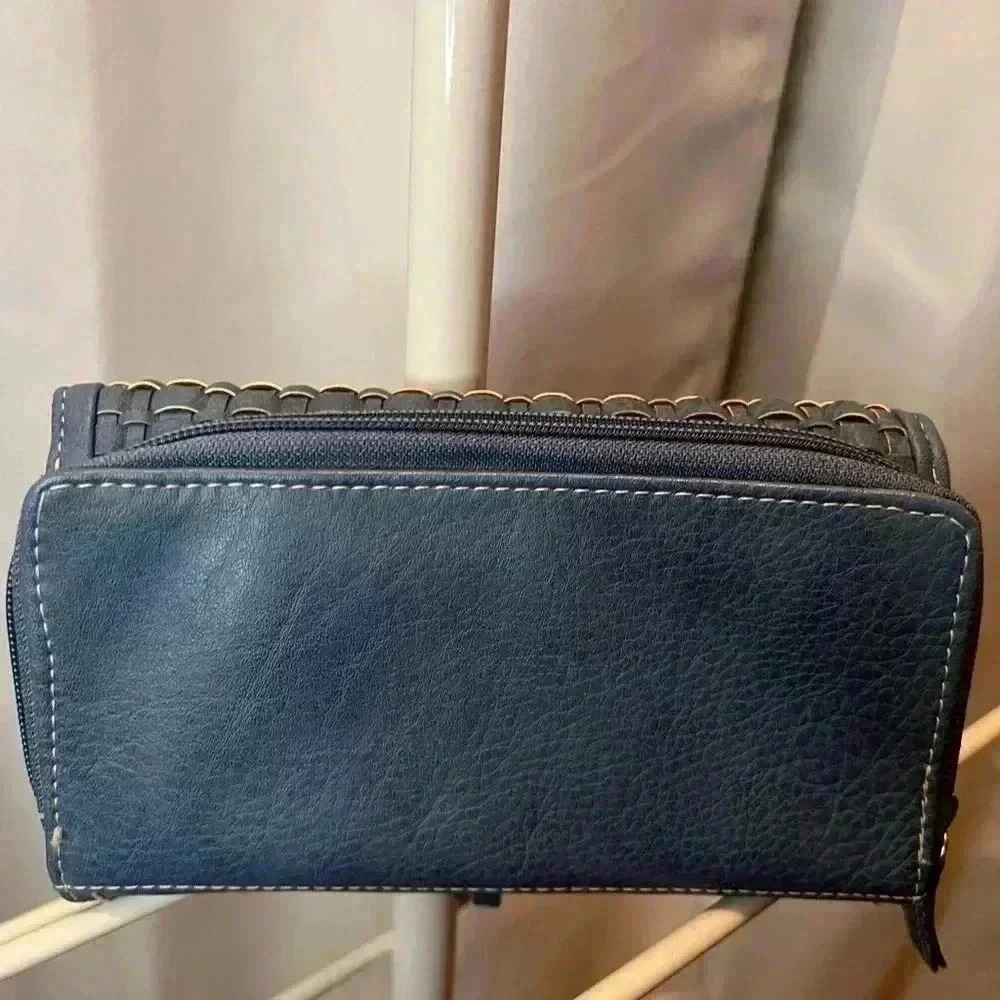 b.o.c. Bankford Woven Deluxe Faux Leather Wallet.. New - Picture 4 of 5